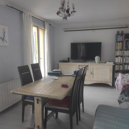 Chambre Spatieuse Avec Grand Lit. Aspet Exterior photo